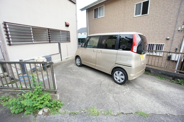 黒崎邸の駐車場