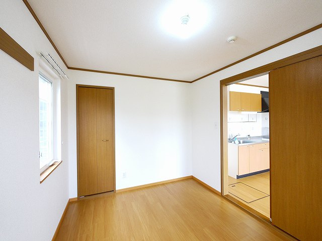 グレイスコートの洋室|落ち着いた色調の洋室です