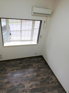 【洋室】 | プチメゾン | ロフトから洋室の眺めです