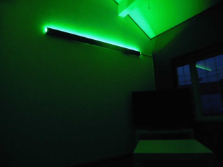 【設備】 | プチメゾン | 室内照明はシーンや気分に合わせて赤、青、黄色、緑にも調節可能。