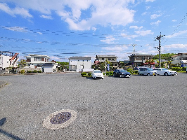 山田店舗の駐車場|駐車場があるので、車を買う予定の方も安心です