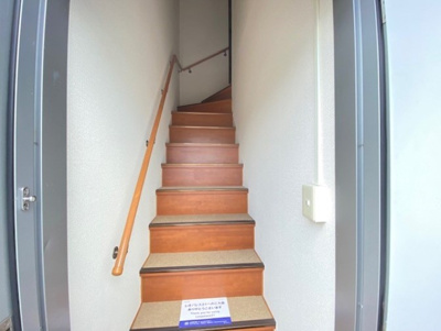  | カガヤキⅠ | ２階のお部屋：玄関からの階段です。