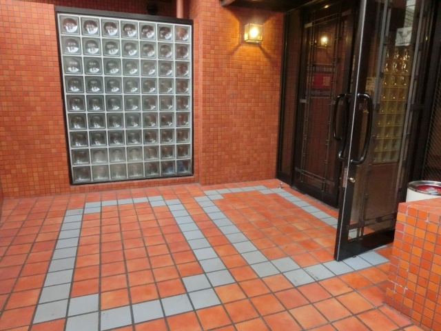 アーク上町台Ⅱ番館のエントランス