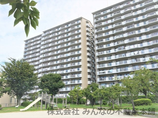ファミールハイツ久留米参番館の外観|左側がご紹介の参番館になります。