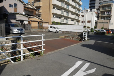 【前面道路含む現地写真】 | 四日市市九の城町　売地 | 南側道路で日当たり良好です。