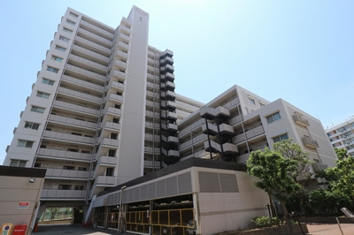 【外観】 | 阪神住建グランドヴィラ此花Ⅰ | ■駐車場があるため車通勤の方にも
安心なマンションです

