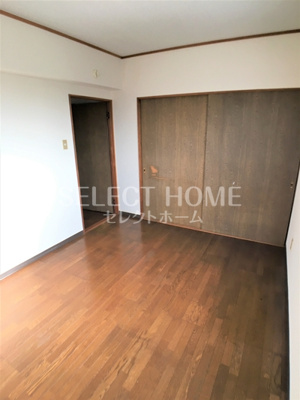 【寝室】 | 第三ハイツひらく | 落ち着いて過ごせるお部屋なので、寝室にいかがでしょうか