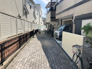 【前面道路含む現地写真】