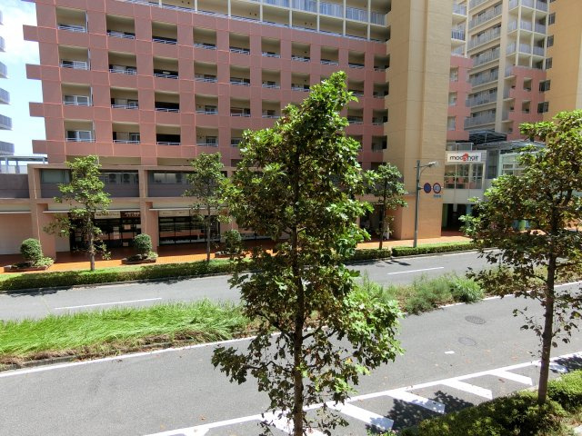 オーズタウンセンタースクエア Ⅲ番館の外観|階下にはショッピングモールになってます