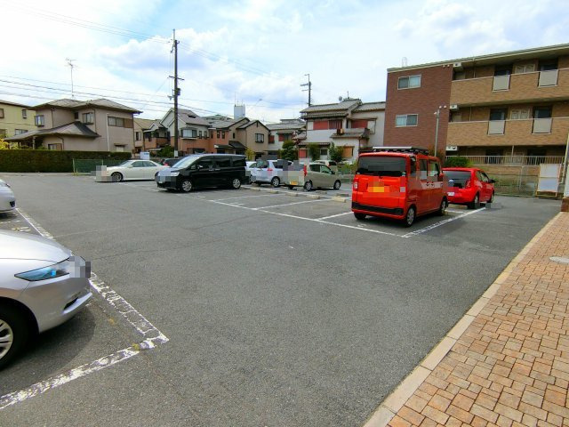 YU壱番館の駐車場