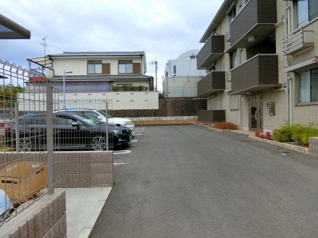 ヴィラージュの駐車場