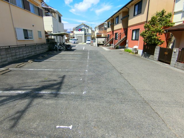 サンハイムC棟の駐車場
