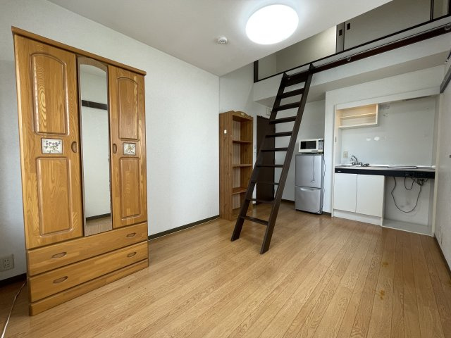 ジュネス武庫川-シェアハウス-の洋室