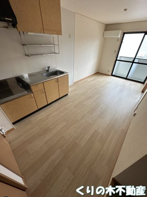 【居間・リビング】 | セジュール上ノ山 B棟 | 同タイプのお部屋です（現況を優先します）