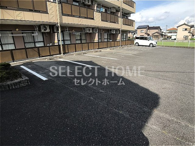 【駐車場】 | ウエストヒルズ | 駐車場があります