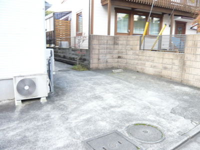【駐車場】 | ラ・ムール | いつでも目の届く敷地内に駐車場があります♪お車をお持ちのファミリーさんにオススメです☆