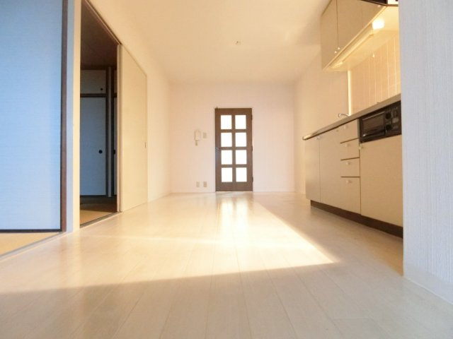 ヴィラ・ビアンカ美原の居間・リビング