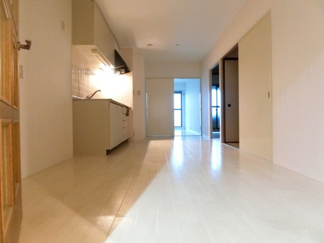 ヴィラ・ビアンカ美原の居間・リビング