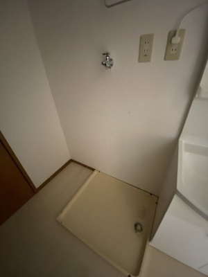 【設備】 | ピュアコートシミズ | 洗濯機置き場