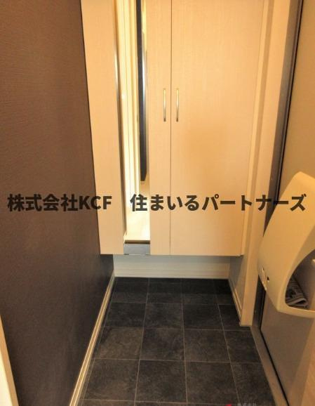 プロシアB棟の玄関|明るい玄関です
