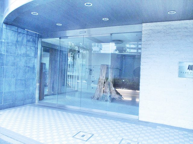 パークフラッツ金山｜名古屋市の賃貸ならMy賃貸のエントランス|パークフラッツ金山
※反転タイプ