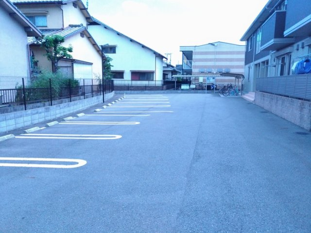 クレセールの駐車場