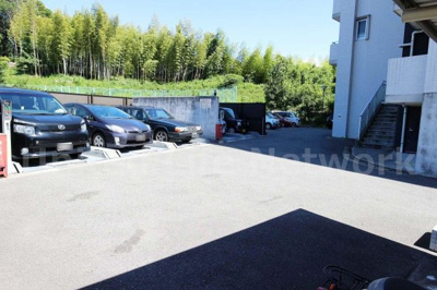 【駐車場】 | フェニックス緑地公園 | 敷地内駐車場でマイカーも安心