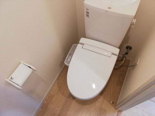クリエイティブ・カーサ【当社管理物件】のトイレ|温水洗浄機能付き