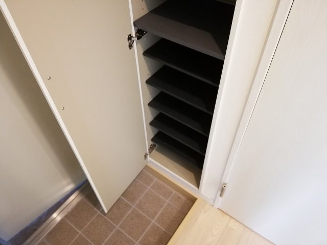 クリエイティブ・カーサ【当社管理物件】の玄関|玄関収納