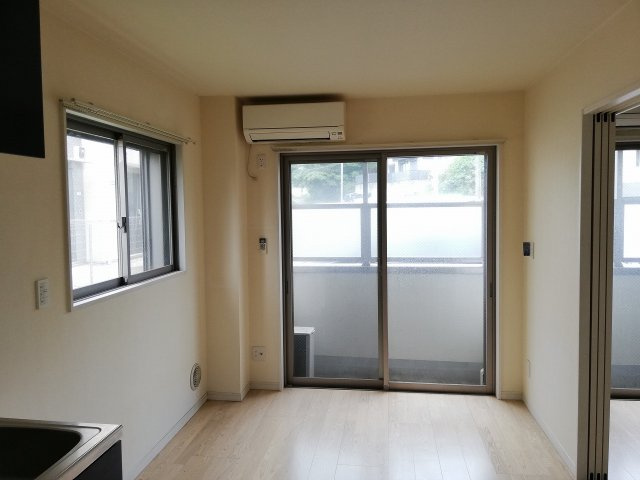 クリエイティブ・カーサ【当社管理物件】の居間・リビング|リビング