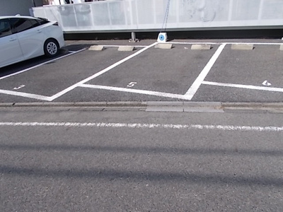 【駐車場】 | ホウケンアパート池之表 | 敷地内駐車場で便利です。