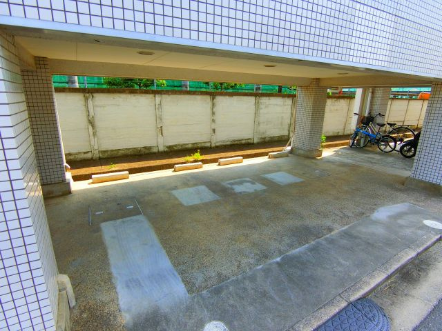 Rinon谷川の駐車場