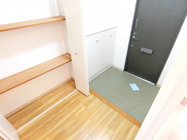 光明池アーバンライフの玄関