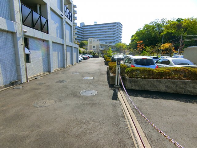 光明池アーバンライフの駐車場