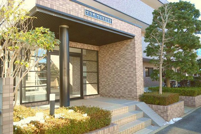 プラザウィステリアのエントランス