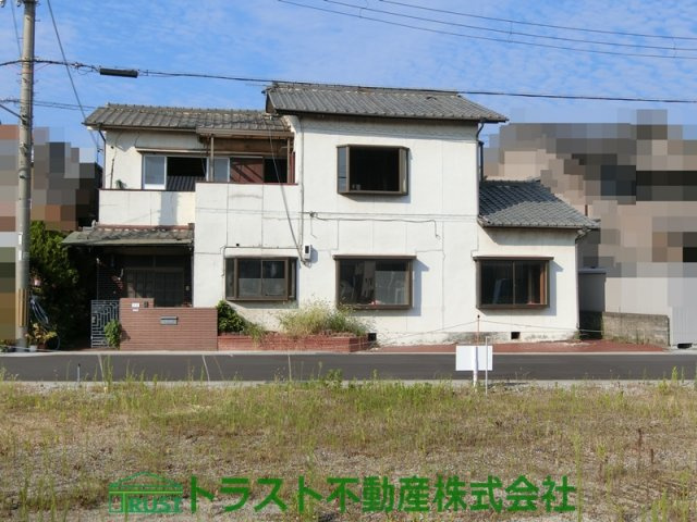 明石市二見町東二見第20　新築戸建の外観|南西側からの写真です。広い間口が魅力です。解体前です。