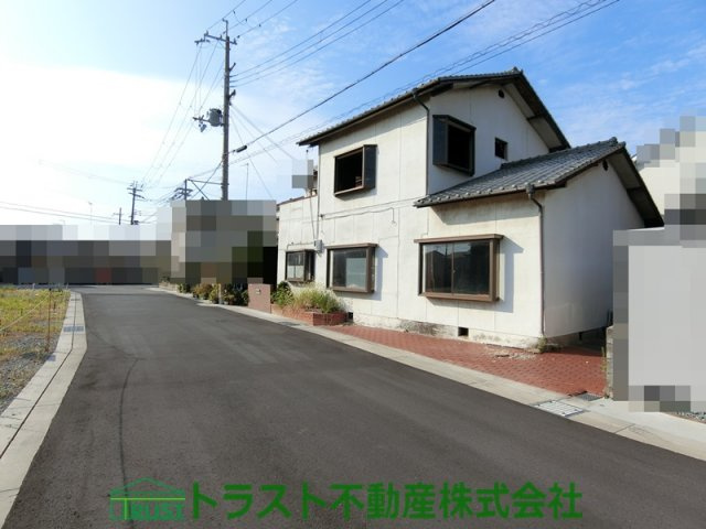 明石市二見町東二見第20　新築戸建の前面道路含む現地写真|解体前です。道路幅は6.3ｍ。完成は11月末の予定となっております。