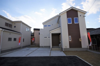 【外観】 | 3号棟　現地（2020年１月）撮影
堂々完成しました！
敷地面積266.54㎡（80.62坪）。
駐車2台可能。