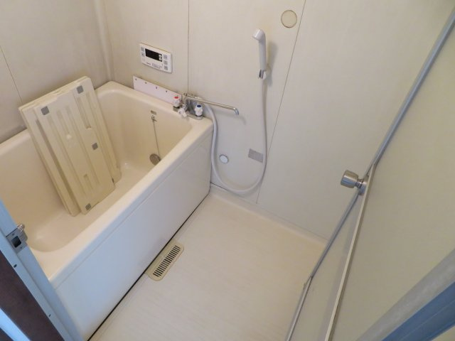 雲山ハイツの浴室|落ち着いた空間のお風呂です