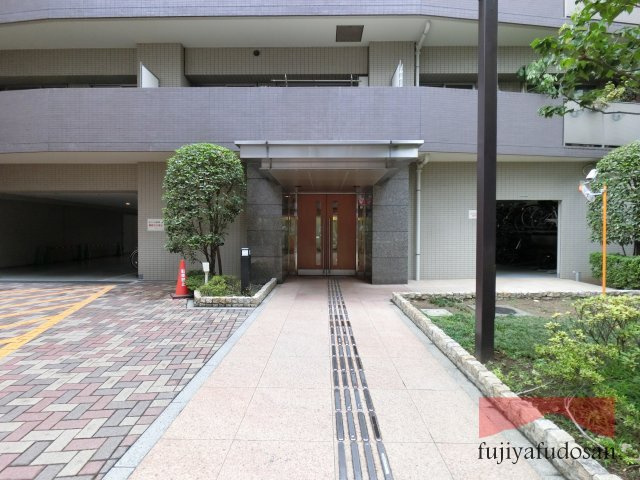 板橋仲宿パーク・ホームズのエントランス