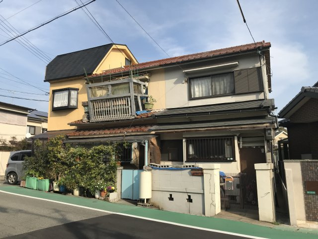 西宮市松並町　中古テラスの外観|3戸一の南端家屋です。