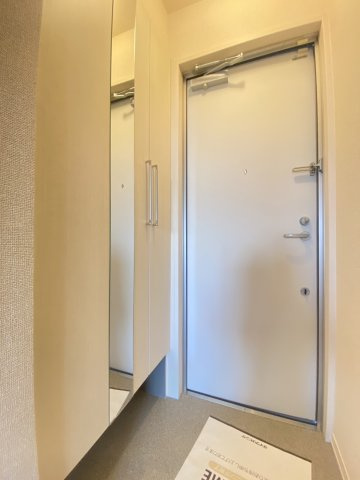 コム・シェ・ヴの玄関