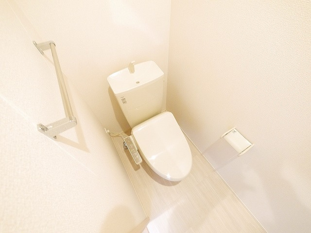 ヴァンベールコートのトイレ|落ち着いた色調のトイレです