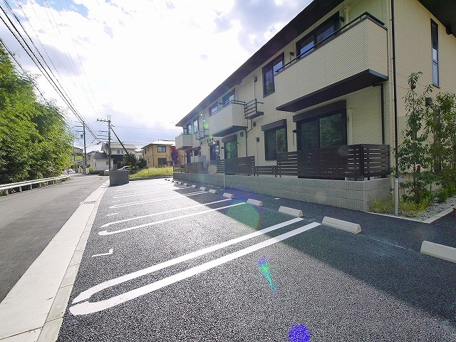 ヴァンベールコートの駐車場
