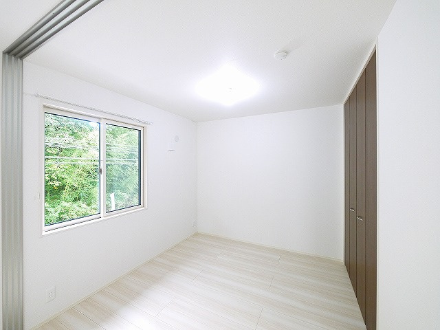 ヴァンベールコートの寝室|落ち着いた色調の寝室です