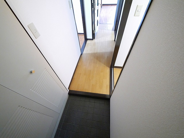 三幸マンションの玄関|収納もある玄関です
