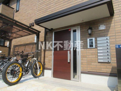 【エントランス】 | Porte du Bonheur (ポルト・デュ・ボヌール）（若江岩田賃貸） | エントランスです