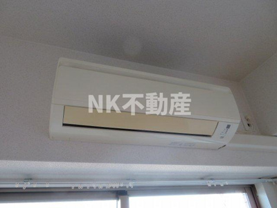【寝室】 | アーク吉田駅前（吉田賃貸） | 洋室にエアコンがあります