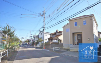 【前面道路含む現地写真】 | 1号棟　現地（2019年10月）撮影
前面道路は北東側幅員約12ｍの公道。