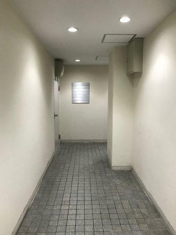 NASビルのエントランス